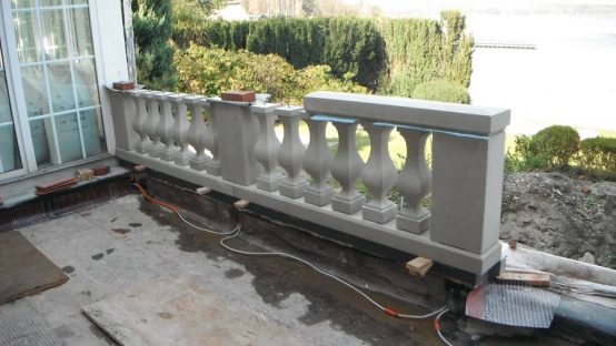 Geätzter Betonwerkstein einer Balustrade