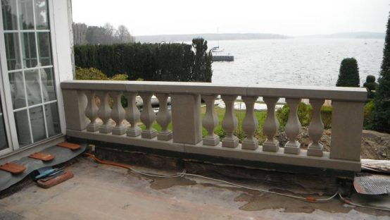 Geätzter Betonwerkstein einer Balustrade