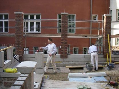 Scharrierter Betonwerkstein einer Balustrade