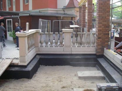 Scharrierter Betonwerkstein einer Balustrade